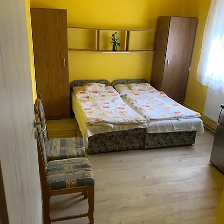 Zsuzsa Apartman Hajduszoboszlo Exterior photo