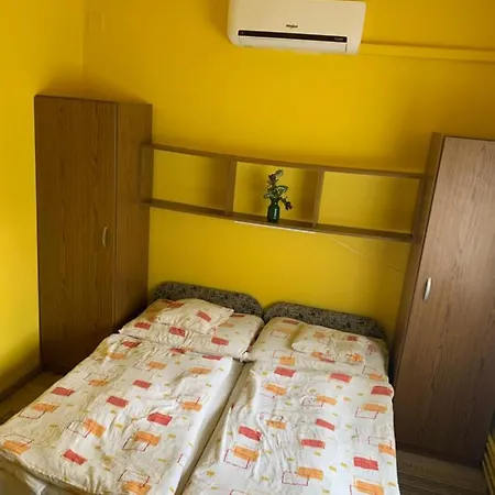 Zsuzsa Apartman Hajduszoboszlo Exterior photo
